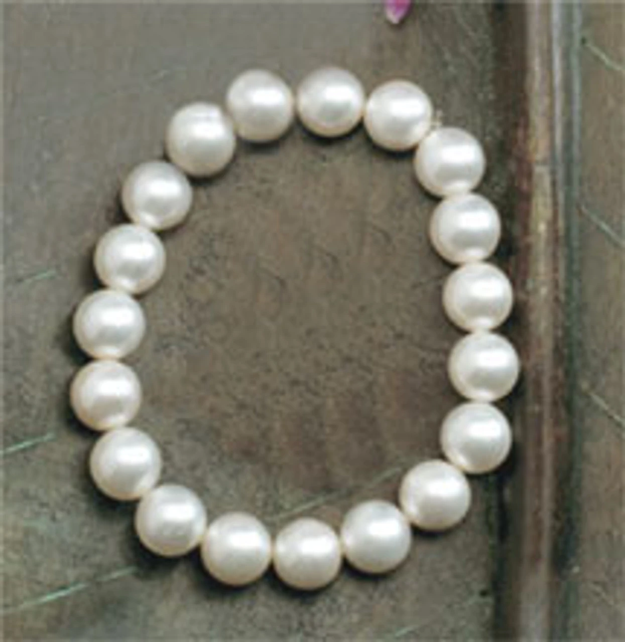 Jewel Of The Sea Mother Of Pearl Bracelet: White 6 Jewel Of The Sea Mother Of Pearl Bracelet: White - Image 4
